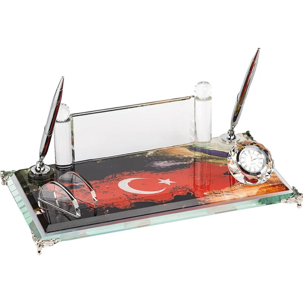 Kristal Masa isimliği